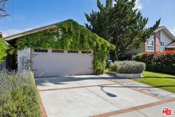 29429 Trailway Lane, Agoura Hills, California 91301