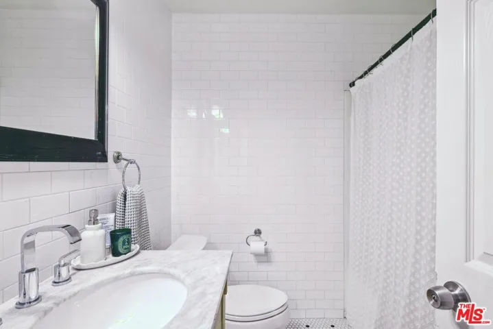29429 Trailway Lane, Agoura Hills, California 91301