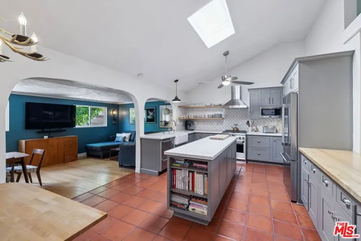 29429 Trailway Lane, Agoura Hills, California 91301