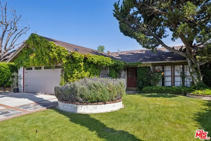29429 Trailway Lane, Agoura Hills, California 91301