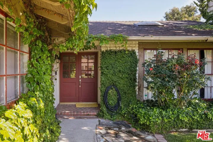 29429 Trailway Lane, Agoura Hills, California 91301