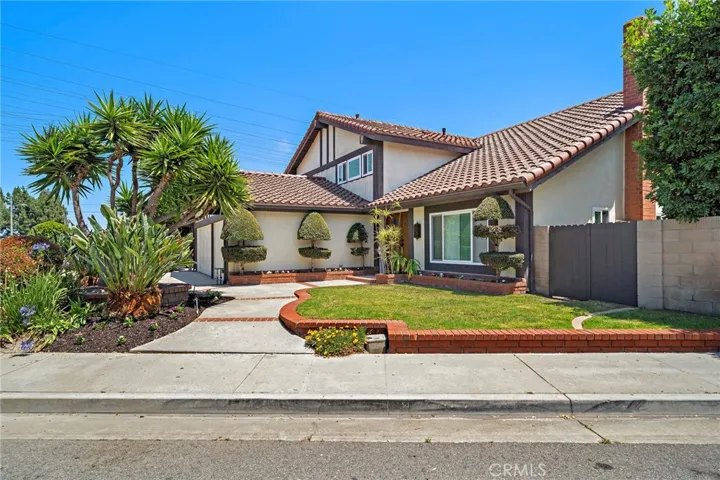 Location! Location! Welcome to this beautifully upgraded highly desirable Stratford home situated on a spacious approx 8,300 sq ft corner lot, directly across from Harper Park.