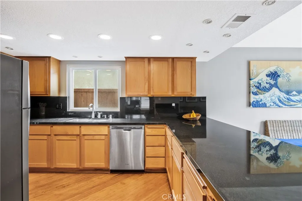 706 Oceanhill Drive, Huntington Beach, California 92648 home-pic-2