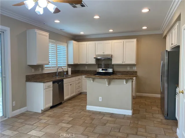 13665 Heatherwood Drive, Eastvale, California 92880