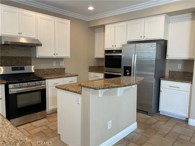 13665 Heatherwood Drive, Eastvale, California 92880