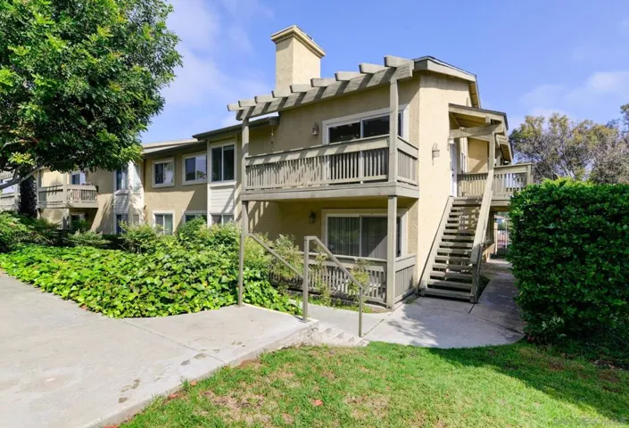 145 W El Norte Parkway 207, Escondido, California 92026