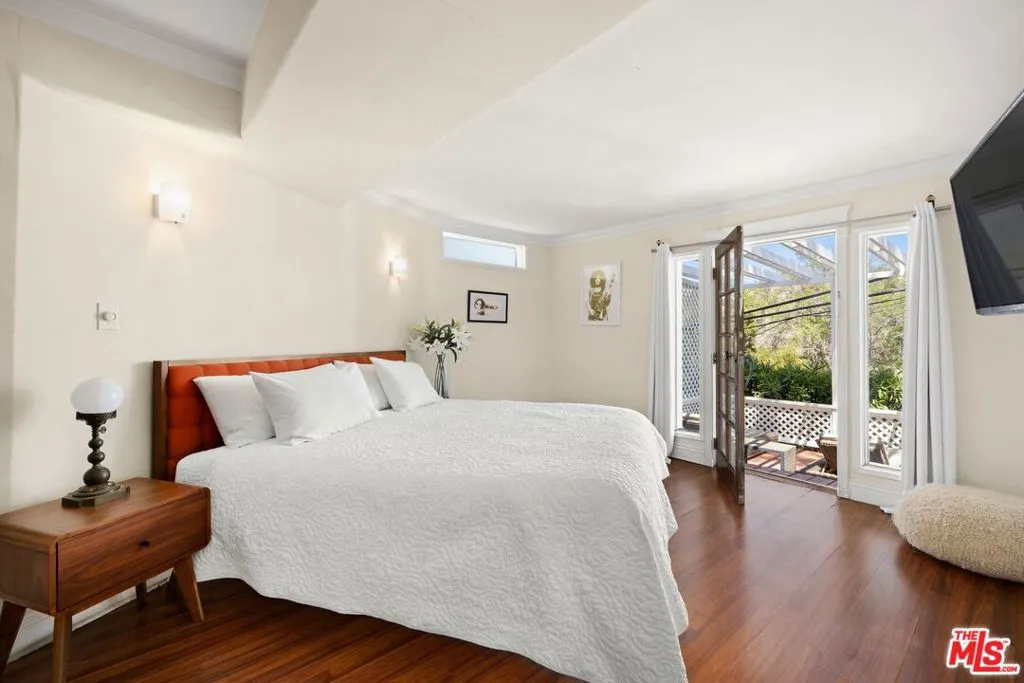 2464 Hollyridge Drive, Los Angeles, California 90068 home-pic-6