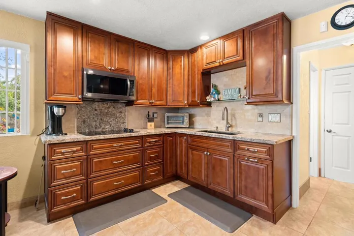 836 Vista Grande Road, El Cajon, California 92019