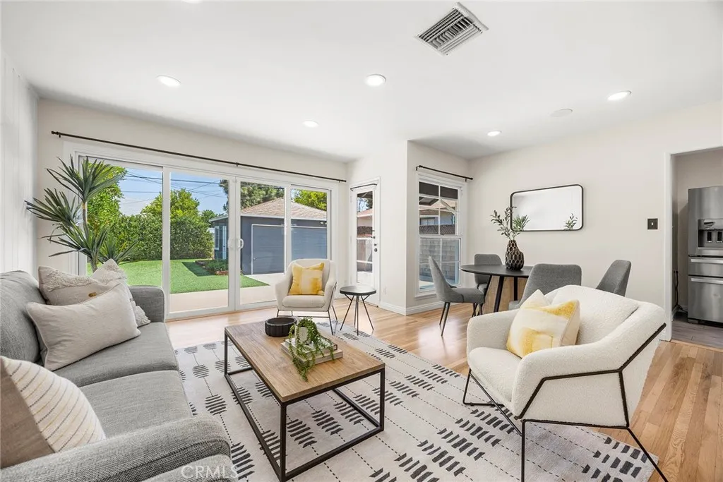 17139 Strathern Street, Van Nuys, California 91406 home-pic-6