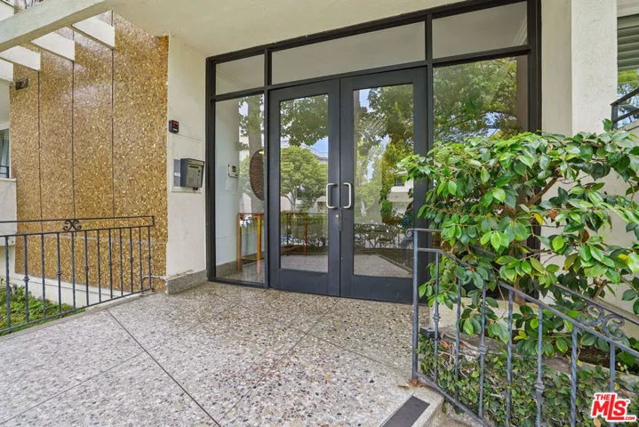 930 3rd Street 303, Santa Monica, California 90403