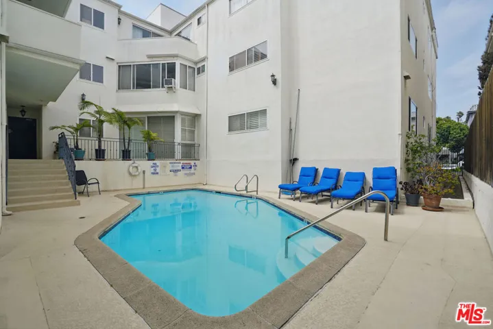 930 3rd Street 303, Santa Monica, California 90403