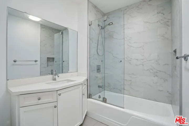 930 3rd Street 303, Santa Monica, California 90403