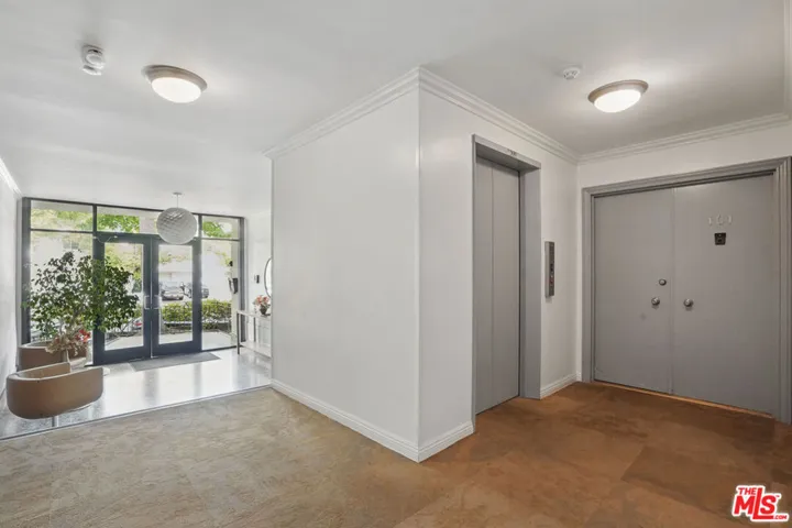 930 3rd Street 303, Santa Monica, California 90403