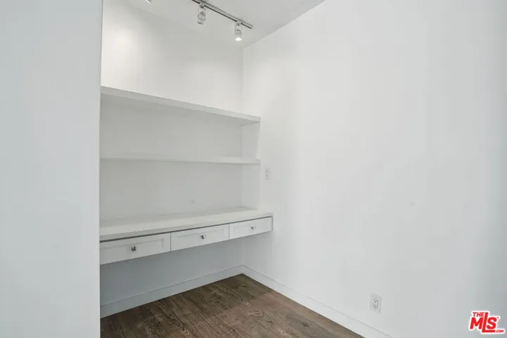 930 3rd Street 303, Santa Monica, California 90403
