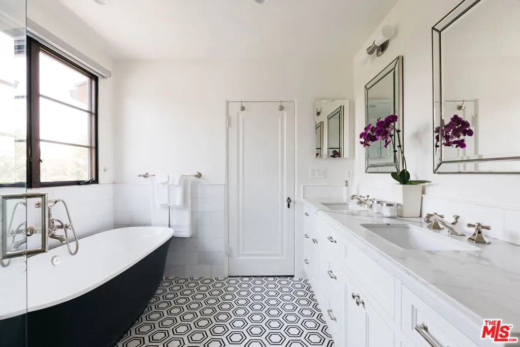 908 S Dunsmuir Avenue, Los Angeles, California 90036 home-pic-23