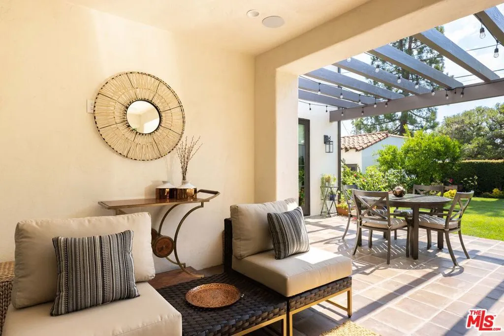 908 S Dunsmuir Avenue, Los Angeles, California 90036 home-pic-32