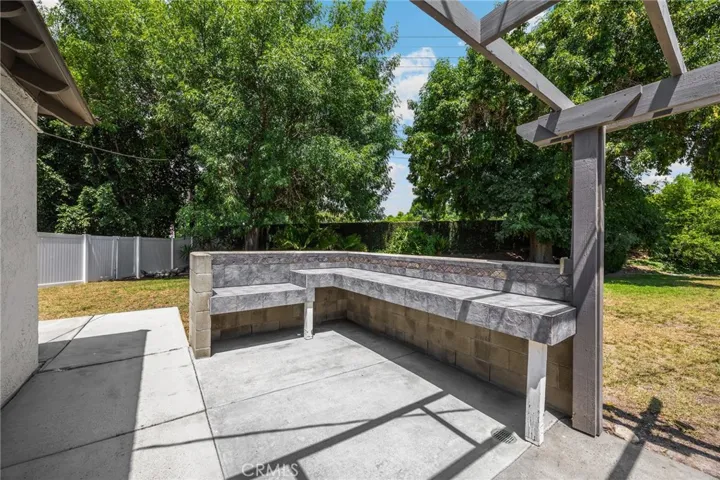 outdoor kitchen area.