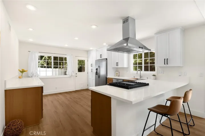 beautiful chef's kitchen, new wood Cabinents and counters.