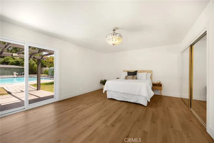 downstairs spacious master bedroom with ensuite bathroom and 2 closets.