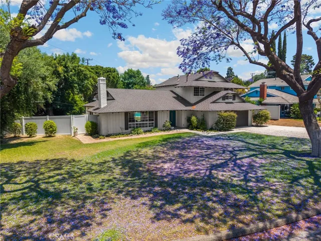 fantastic corner lot, spacious front yard