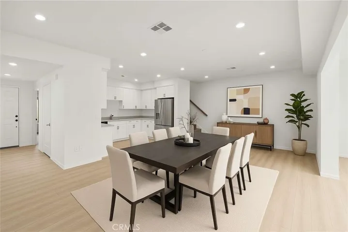 VIRTUALLY STAGED DINING AREA