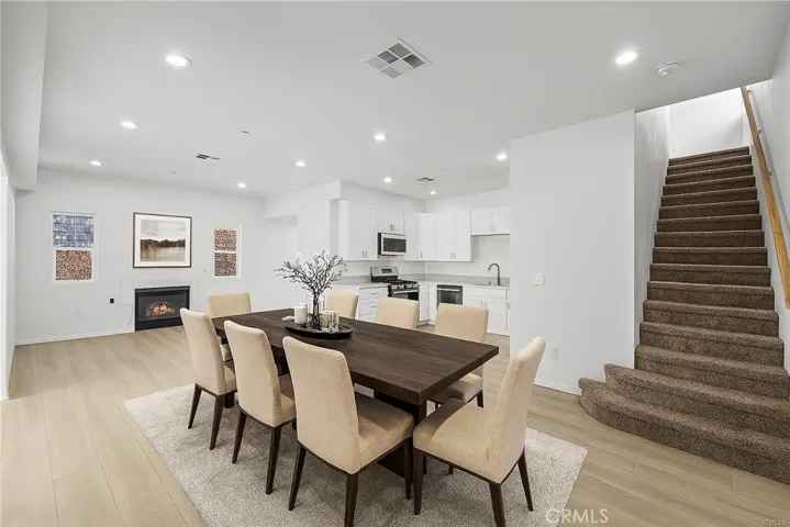VIRTUALLY STAGED DINING AREA