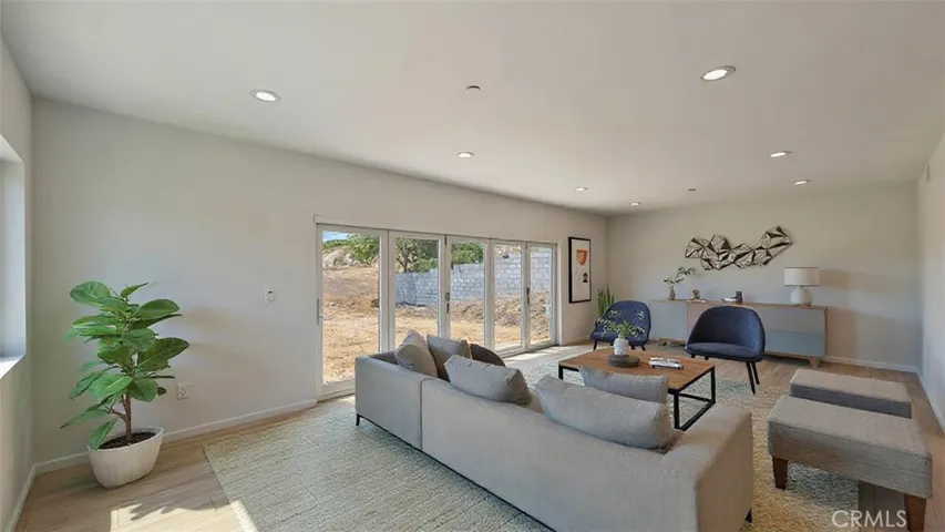 VIRTUALLY STAGED FAMILY AREA