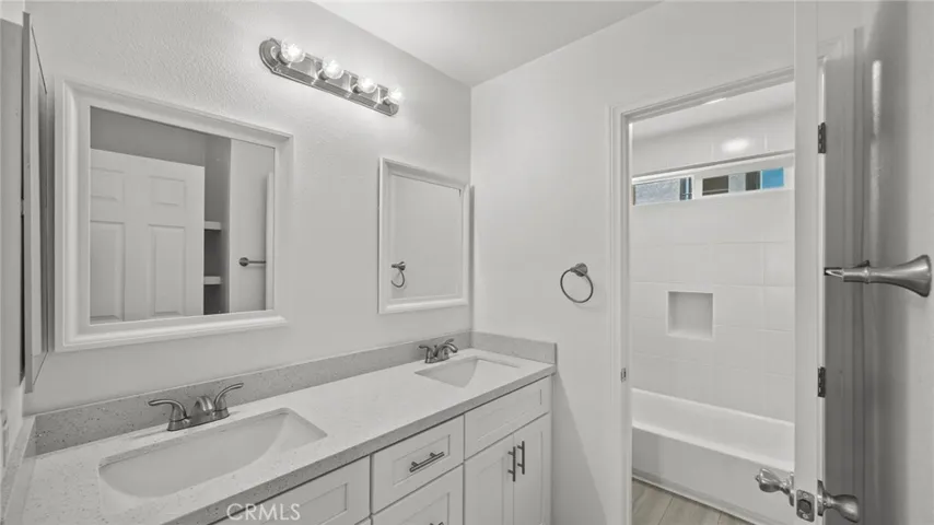 OWNERS DUAL VANITY