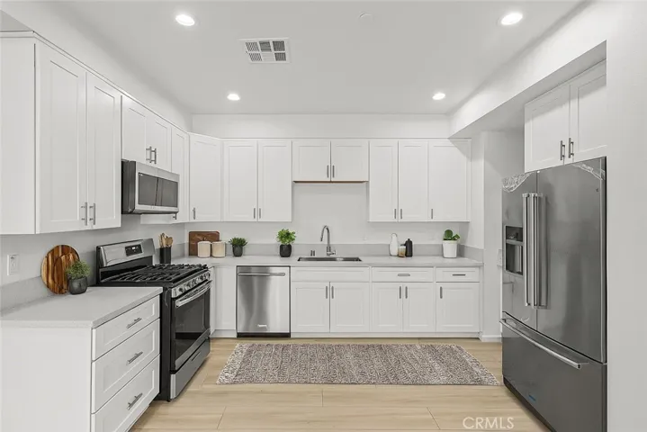 VIRTUALLY STAGED KITCHEN