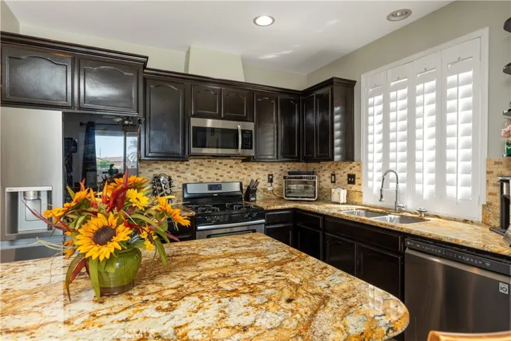 7547 Walnut Grove Avenue, Eastvale, California 92880