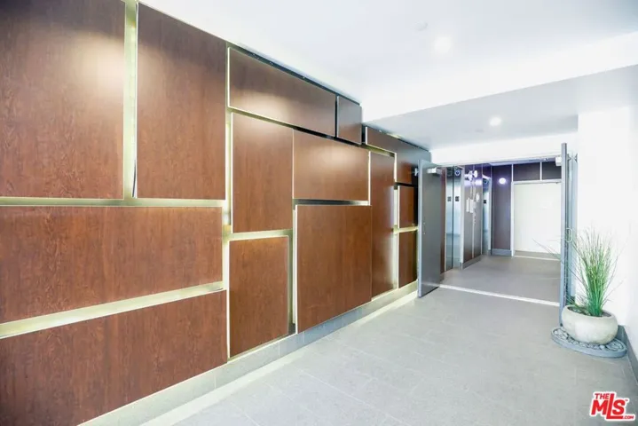 1301 Brockton Avenue Ph3, Los Angeles, California 90025