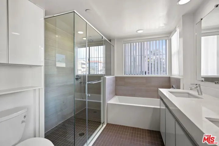 1301 Brockton Avenue Ph3, Los Angeles, California 90025