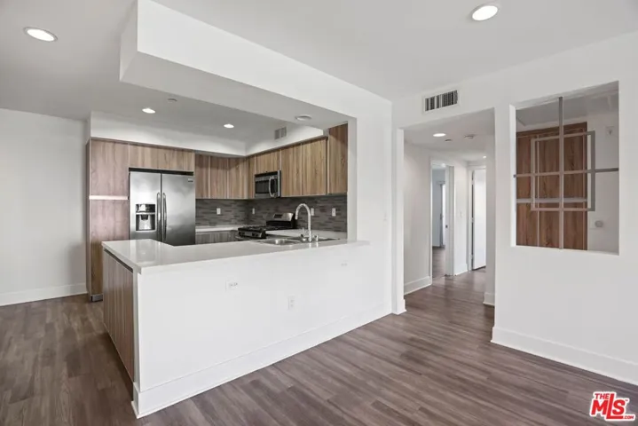 1301 Brockton Avenue Ph3, Los Angeles, California 90025