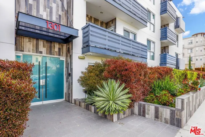 1301 Brockton Avenue Ph3, Los Angeles, California 90025