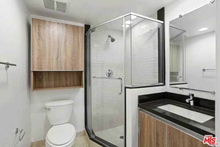 1301 Brockton Avenue Ph3, Los Angeles, California 90025
