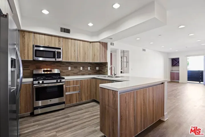 1301 Brockton Avenue Ph3, Los Angeles, California 90025