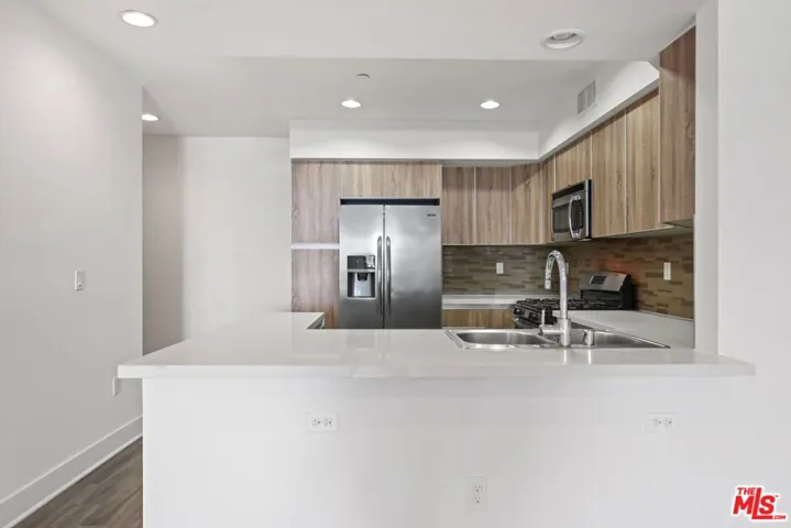 1301 Brockton Avenue Ph3, Los Angeles, California 90025