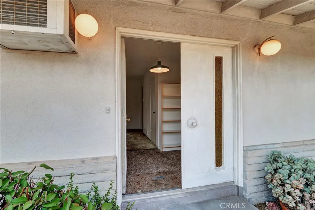 8720 Mulberry Drive, Sunland, California 91040 home-pic-1