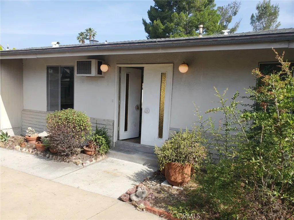 8720 Mulberry Drive, Sunland, California 91040 home-pic-0