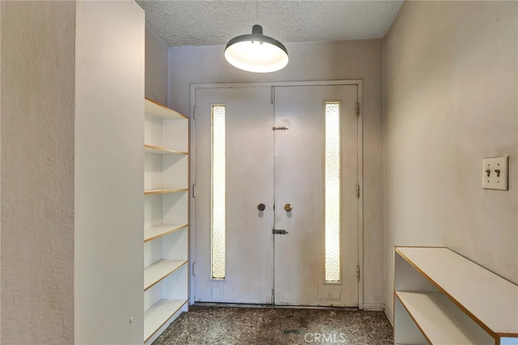 8720 Mulberry Drive, Sunland, California 91040 home-pic-3