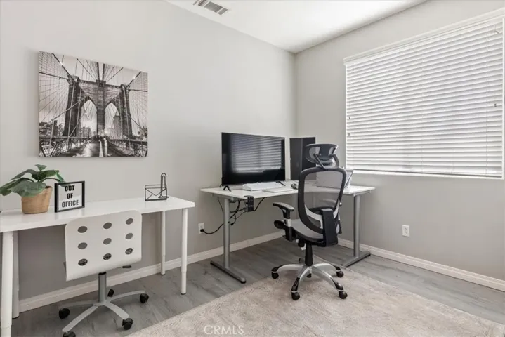 This additional upstairs bedroom offers the flexibility to suit your lifestyle, whether you need a home office, creative studio, study space, or guest room.