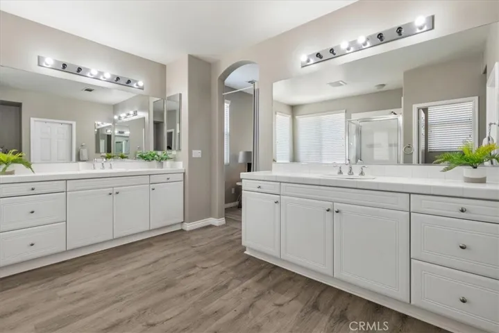 Separate dual sinks for ultimate comfort and convenience.