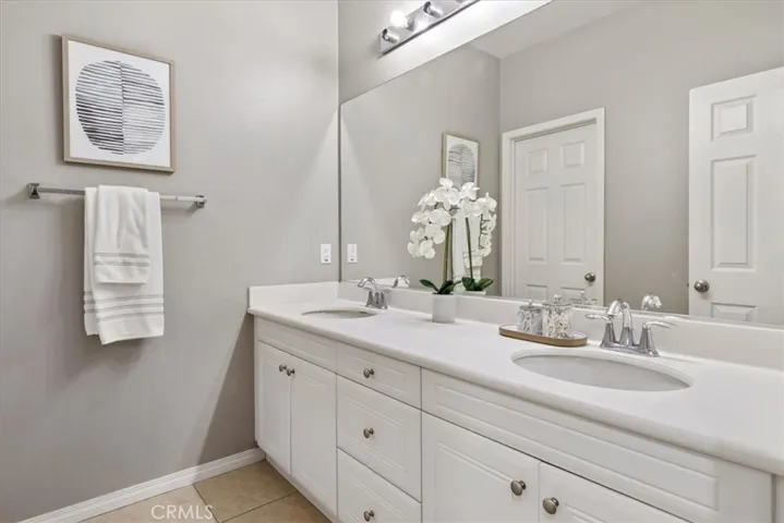En-Suite Bathroom -Located within one of the upstairs bedrooms, this private en-suite bathroom provides comfort and convenience with a full tub and shower combination.