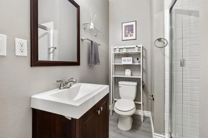 Ideally located just steps from the downstairs bedroom and adjacent to the open loft area, this full bathroom offers both comfort and style for guests or multigenerational living.