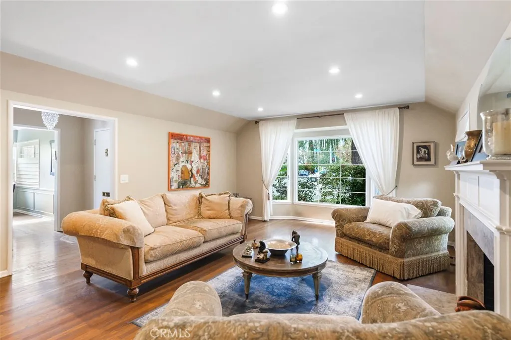 14060 Chandler Boulevard, Sherman Oaks, California 91401 home-pic-4