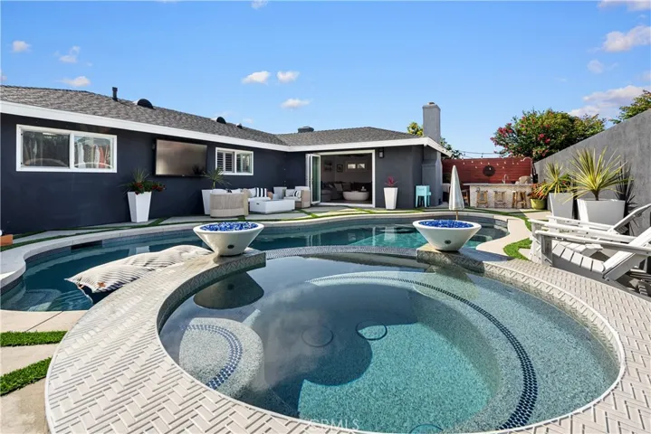 20672 Kelvin Lane, Huntington Beach, California 92646