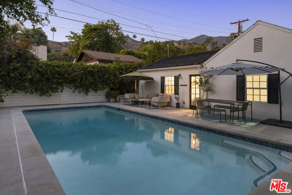 881 Cumberland Road, Glendale, California 91202 home-pic-2