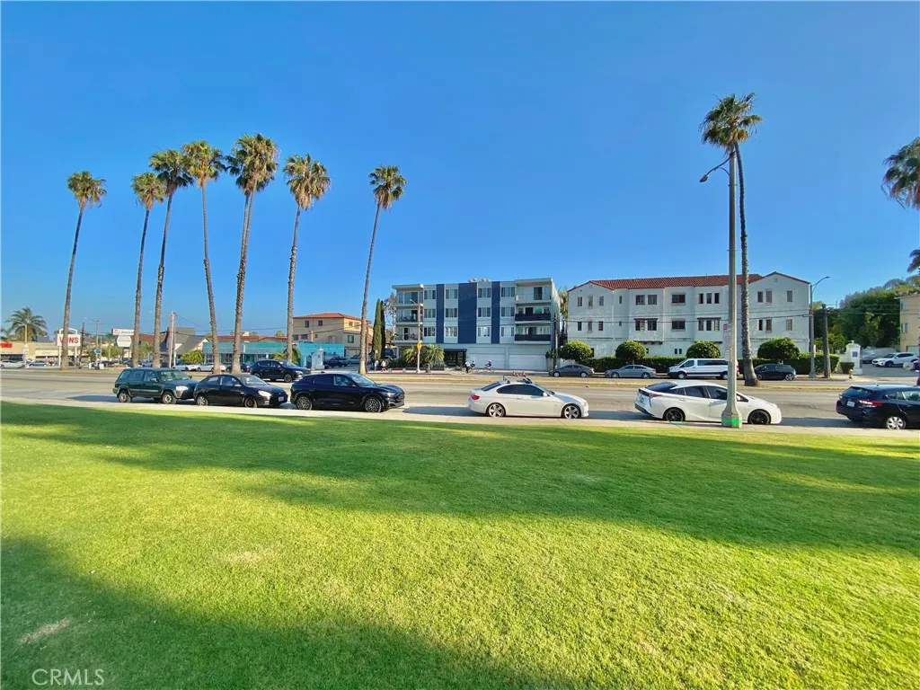 3707 E Livingston Drive 403, Long Beach, California 90803 home-pic-1
