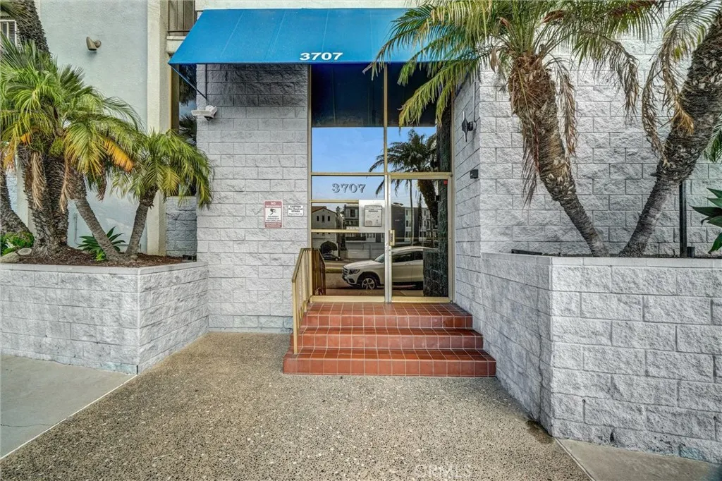 3707 E Livingston Drive 403, Long Beach, California 90803 home-pic-3
