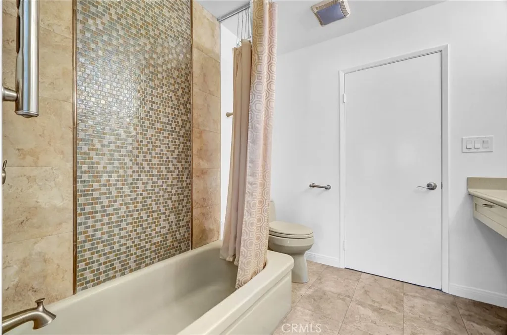 3707 E Livingston Drive 403, Long Beach, California 90803 home-pic-19